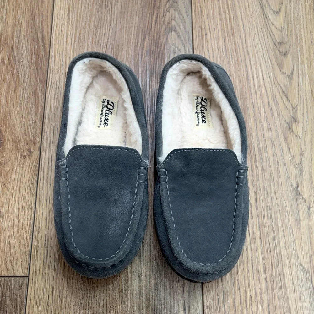 Dluxe by Dearfoams Gray Suede Slip-On Moccasins with Plush Lining kids size 5